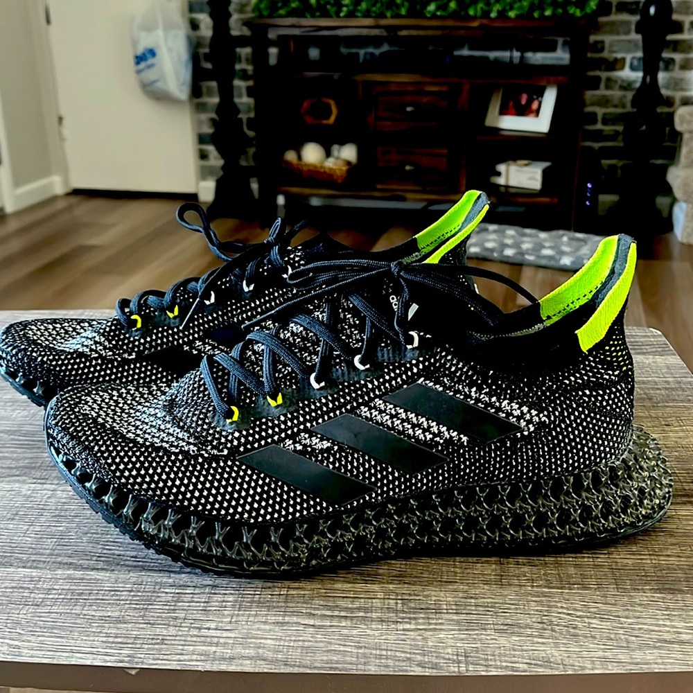 adidas 4DFWD
Core Black Cloud White